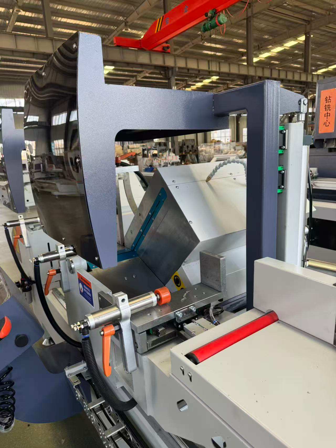 550 CNC Xarici Swing Yüksək Həcmli İstehsal Gönye Testere, 45°/90°