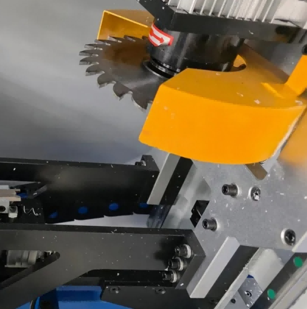 Windows üçün CNC PVC Künc Təmizləyici Maşın
