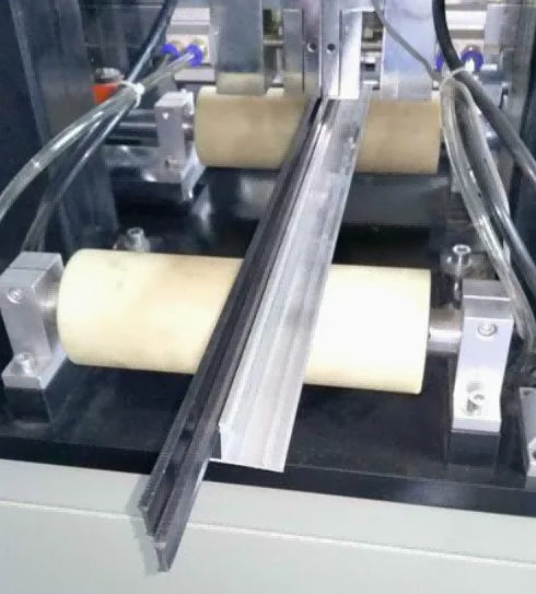Dual-Motor Alüminium Profil Termal Break Daxil Maşın