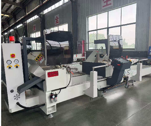 45° və 90° kəsmə üçün yüksək dəqiqlikli CNC cüt başlı kəsici mişar