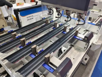 Dəqiq 4 başlı CNC alüminium pərdə divar qazma maşını